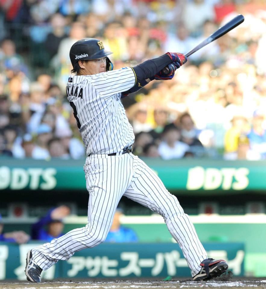 　７回、大山は中前打を放つ（撮影・坂部計介）