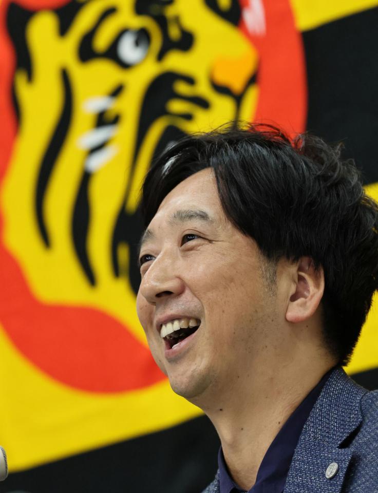 オーナー報告を終え、来季への思いを語る藤川監督（撮影・田中太一）