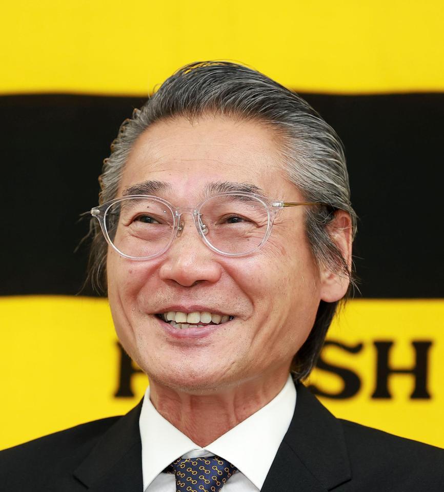 佐藤輝のポスティング移籍を容認し会見する嶌村聡球団本部長（撮影・西田忠信）