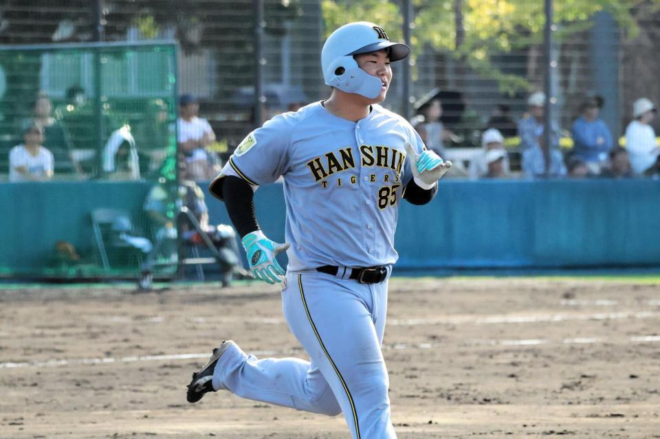９回、右飛に倒れる嶋村