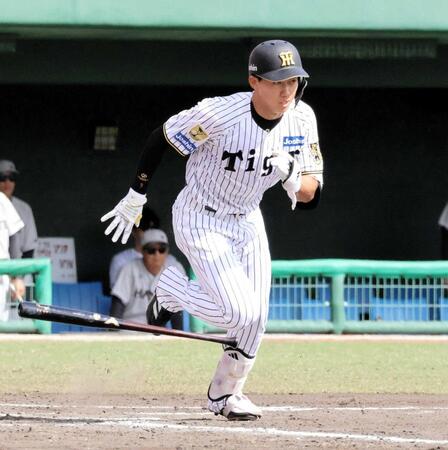 　４回、走者を進塁させる一ゴロを放つ立石
