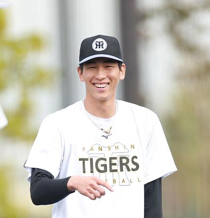 明るい表情で練習する今朝丸（撮影・西田忠信）