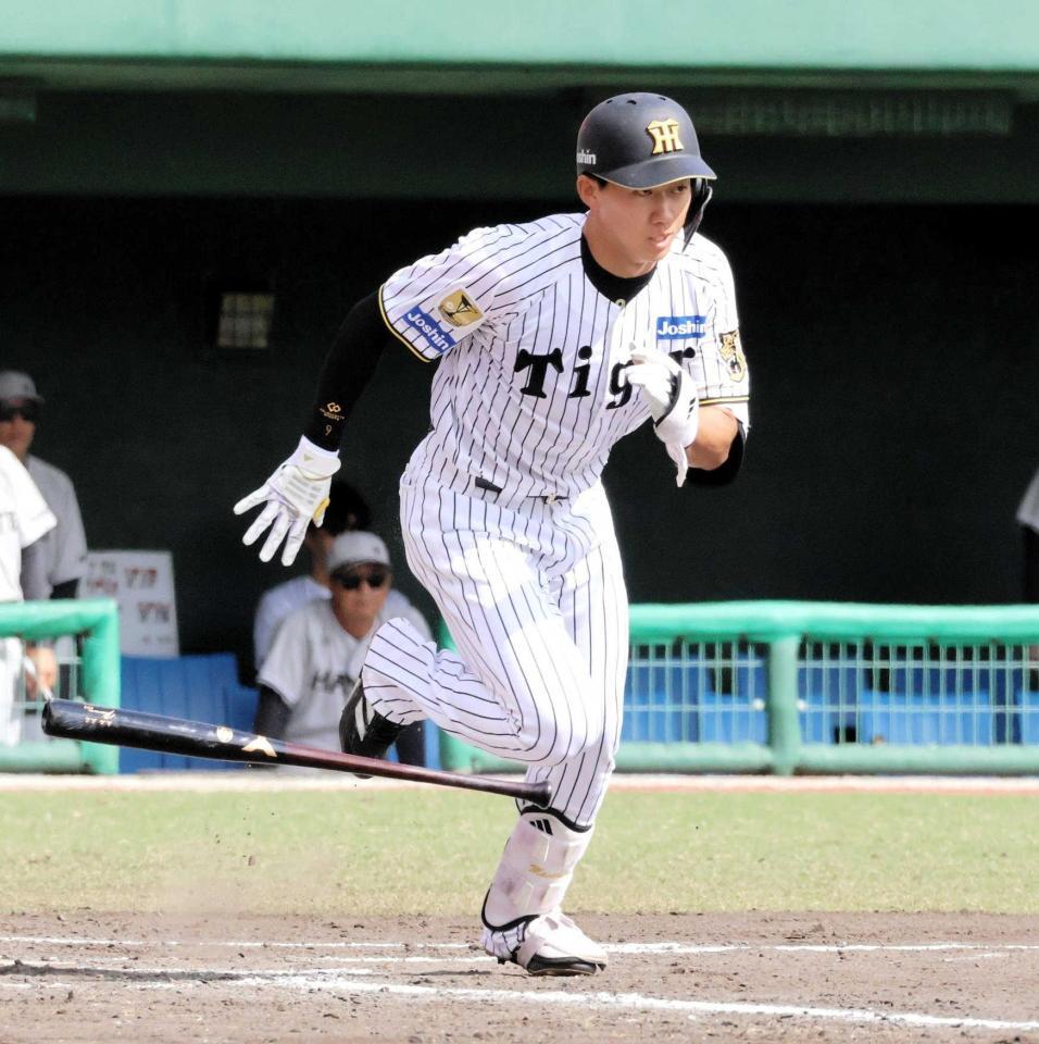 　４回、走者を進塁させる一ゴロを放つ立石
