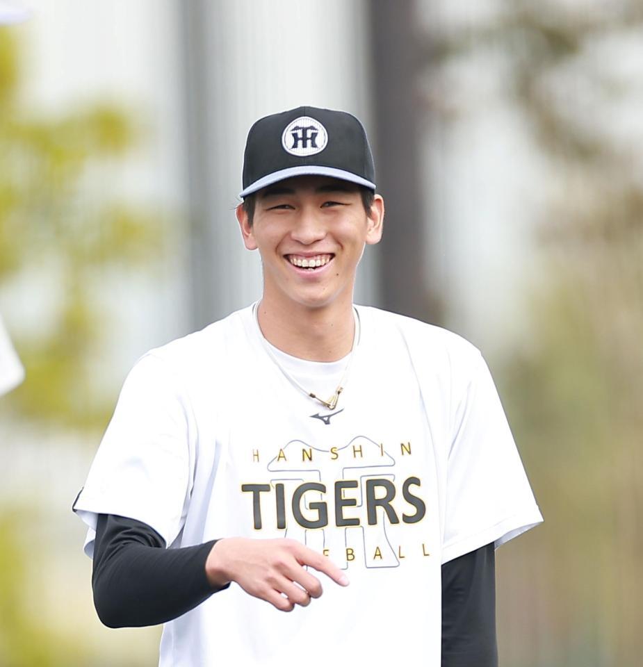 明るい表情で練習する今朝丸（撮影・西田忠信）