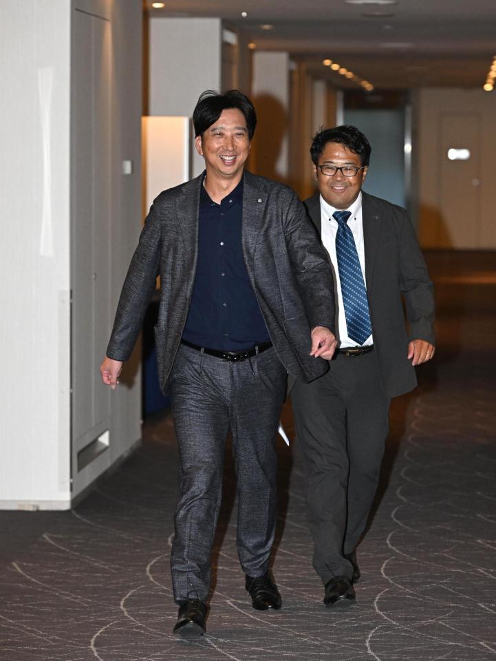 ドラフト前日スカウト会議に臨む藤川監督（撮影・堀内翔）