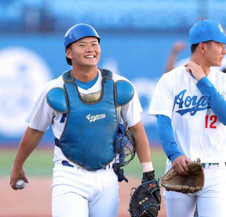 　試合前、笑顔を見せる青学大・渡部（撮影・大橋脩人）