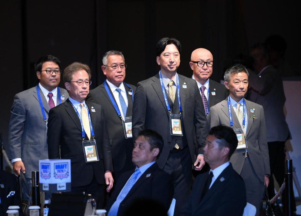 入場する藤川監督（撮影・堀内翔）