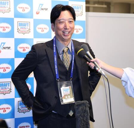 会見で笑顔を見せる藤川監督（撮影・棚橋慶太）