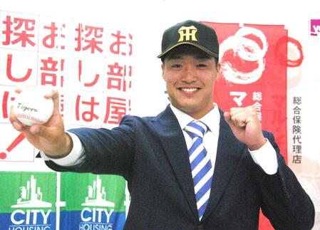 　阪神７位指名に笑顔を見せる四国ＩＬ・徳島の石井（撮影・北村孝紀）