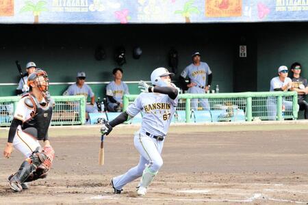 ３回、先制３ランを放つ高寺