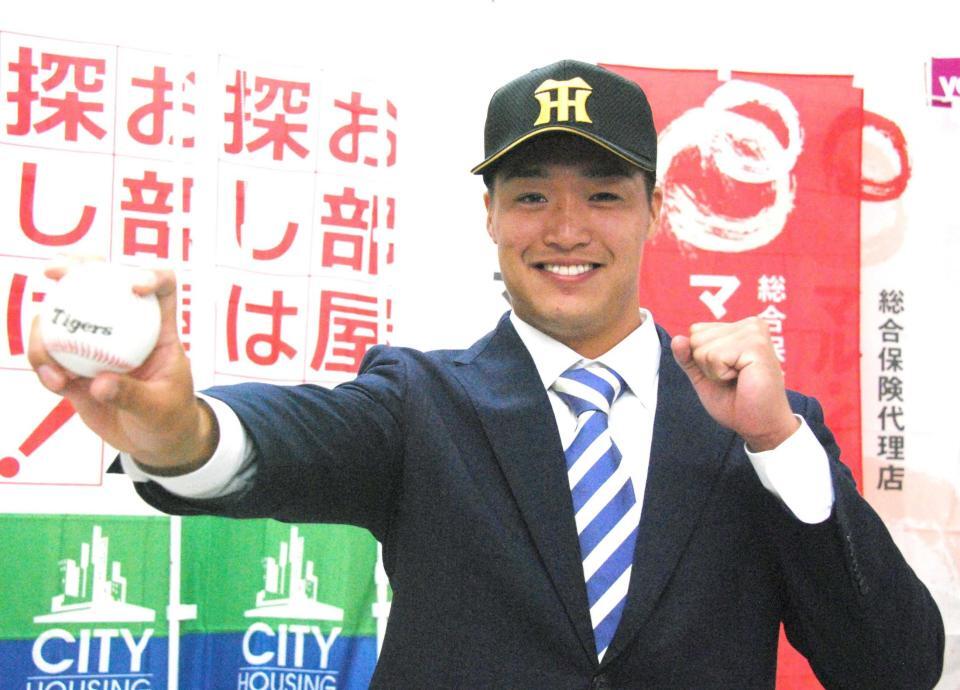 　阪神７位指名に笑顔を見せる四国ＩＬ・徳島の石井（撮影・北村孝紀）