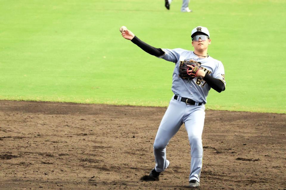 ５回の守備から遊撃に就いた高寺