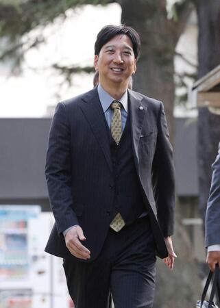 　明大・榊原のドラフト指名あいさつに向かう藤川監督