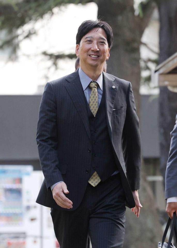 　明大・榊原のドラフト指名あいさつに向かう藤川監督