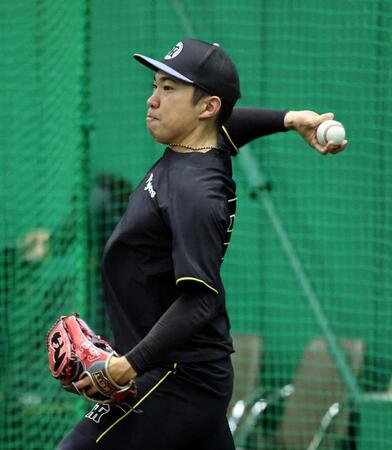 キャッチボールする阪神・石井大智＝甲子園（撮影・山口登）