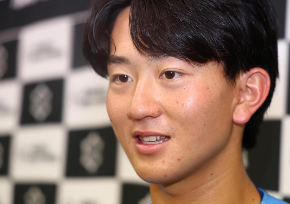 取材に応じる日体大・馬場拓海（撮影・石井剣太郎）