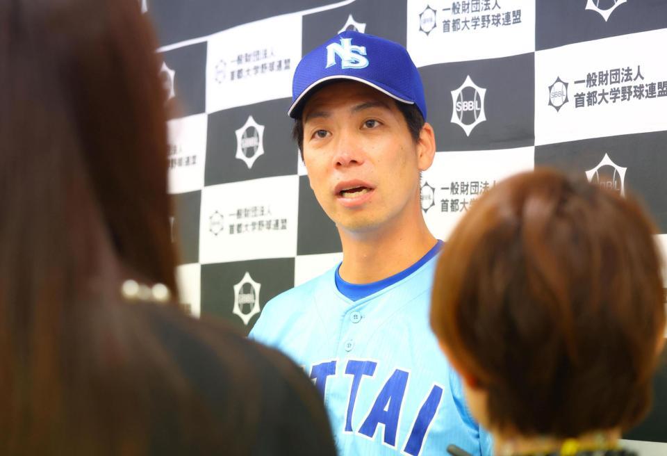 取材に応じる日体大・辻孟彦コーチ（撮影・石井剣太郎）