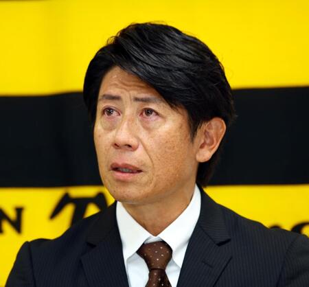 ２軍打撃コーチに就任し会見する的場寛一氏（撮影・山口登）