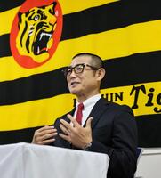 就任会見で話をする坪井智哉氏（撮影・田中太一）