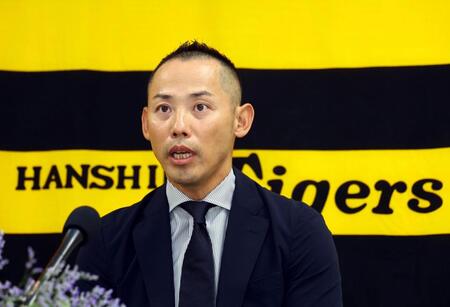１軍打撃チーフコーチに就任し会見する矢野謙次氏（撮影・山口登）