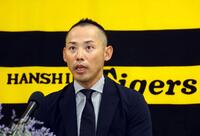 １軍打撃チーフコーチに就任し会見する矢野謙次氏（撮影・山口登）