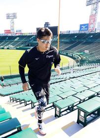 　階段ダッシュする元山（撮影・西田忠信）