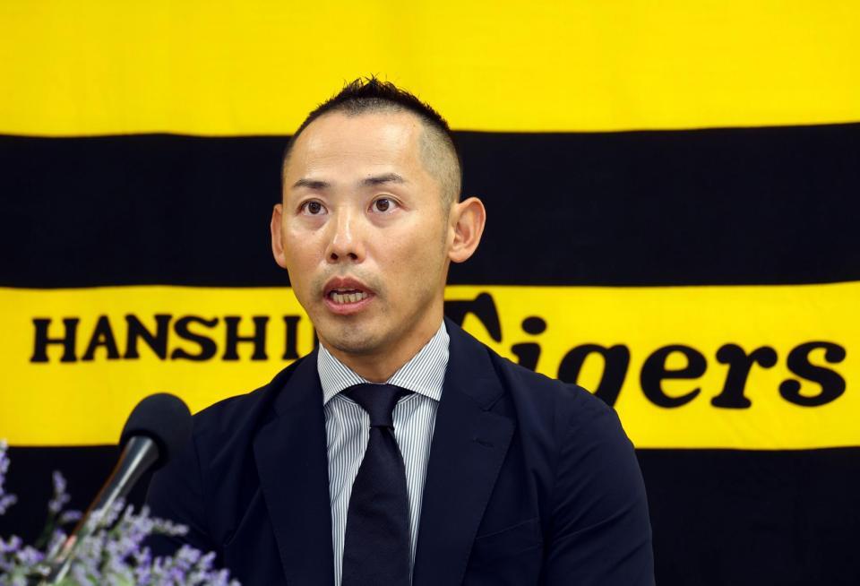 １軍打撃チーフコーチに就任し会見する矢野謙次氏（撮影・山口登）
