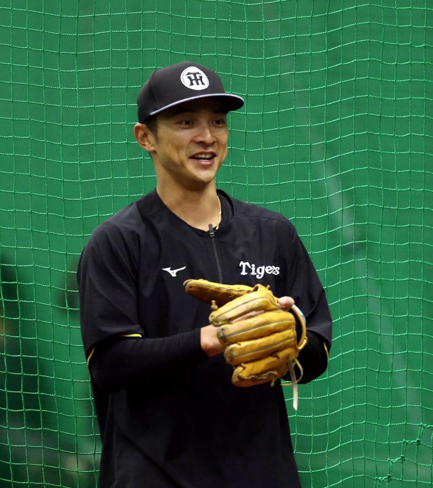練習の合間、笑顔を見せる熊谷＝３０日