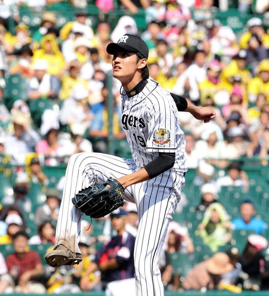 ４回、ヤクルト・デニングに真っ向勝負を挑む阪神・藤浪晋太郎＝甲子園（撮影・保田叔久）