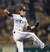 巨人打線を相手に力投する阪神・藤浪晋太郎＝甲子園（撮影・田中太一）