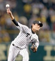 巨人打線を相手に力投する藤浪（撮影・田中太一）