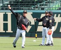 １９歳の誕生日を迎えた阪神・藤浪晋太郎は登板に備え調整する＝甲子園（撮影・山口　登）