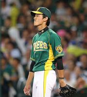 ７回、同点タイムリーを浴びた阪神・藤浪晋太郎は悔しさをにじませる＝甲子園（撮影・田中太一）