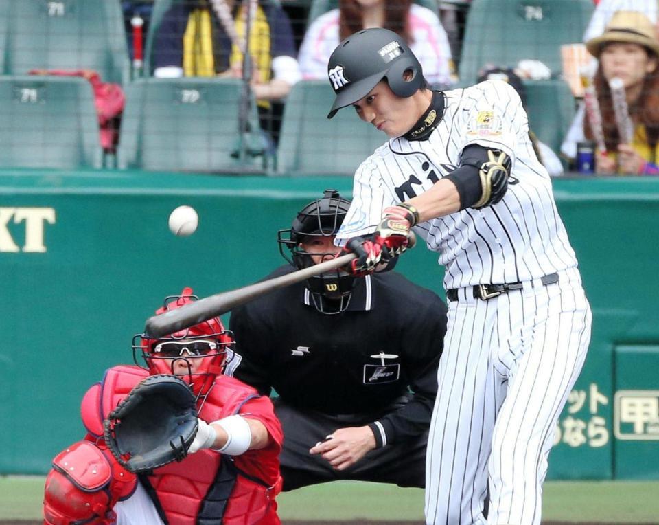 ２回、阪神・藤浪晋太郎が先制の左犠飛を放つ＝甲子園（撮影・保田叔久）