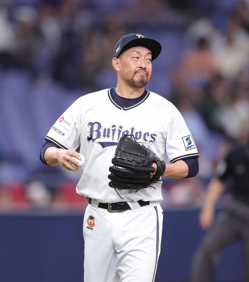 　３点差を追いつかれて悔しそうな平野佳