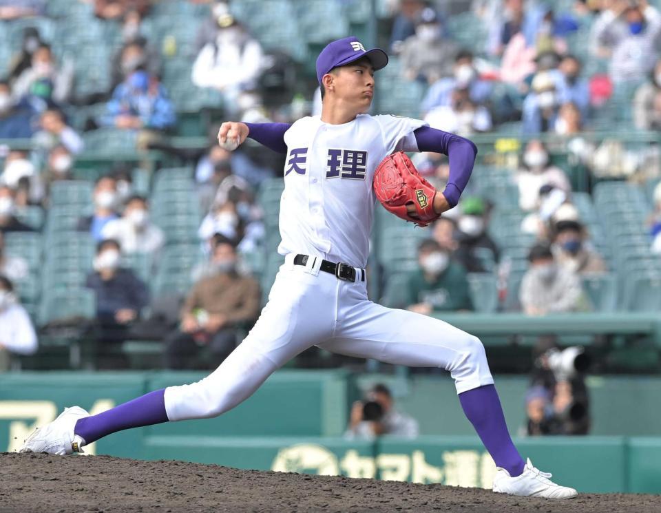 　２０日、宮崎商戦で完投し初戦を突破した天理・達