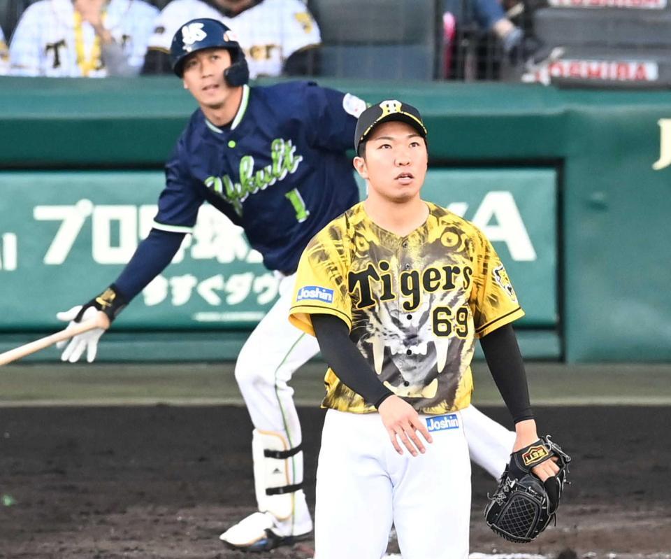 　１８日のヤクルト戦で山田（奥）に３ランを浴びた石井大