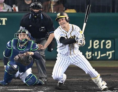 　７回、中前打を放つ山本