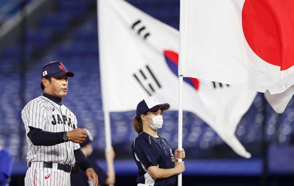 　準決勝の韓国戦に臨む稲葉監督