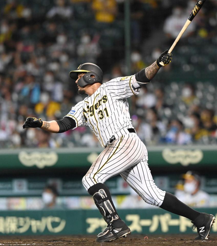 　５回、走者一掃の３点適時二塁打を放つマルテ