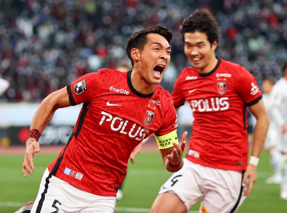 　後半終了間際、決勝ゴールを決め雄たけびを上げる浦和・槙野＝１９日