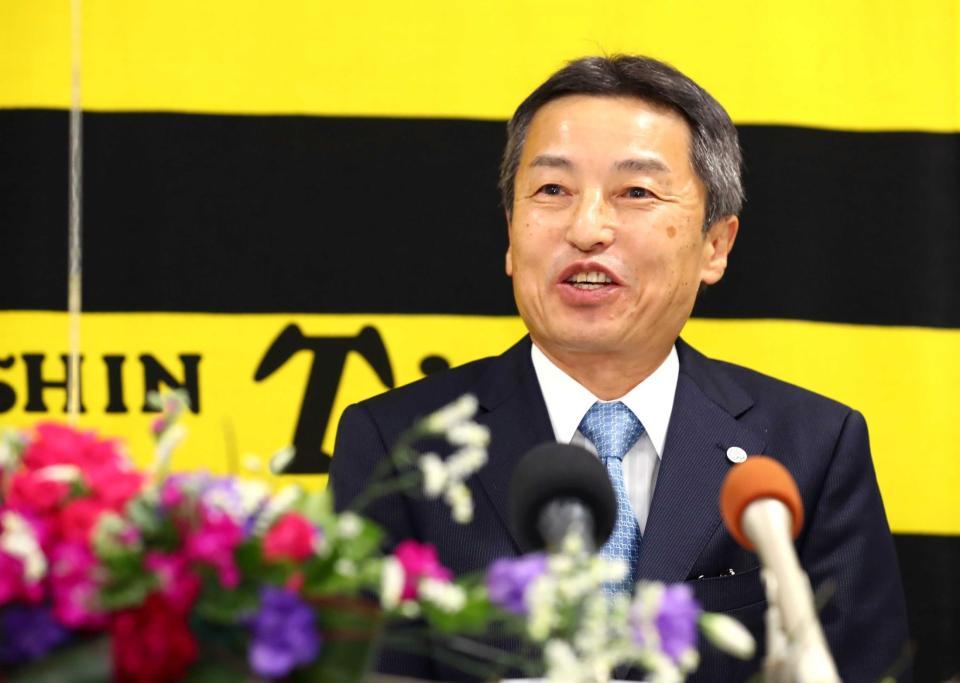 　新たに就任した百北球団社長（代表撮影）