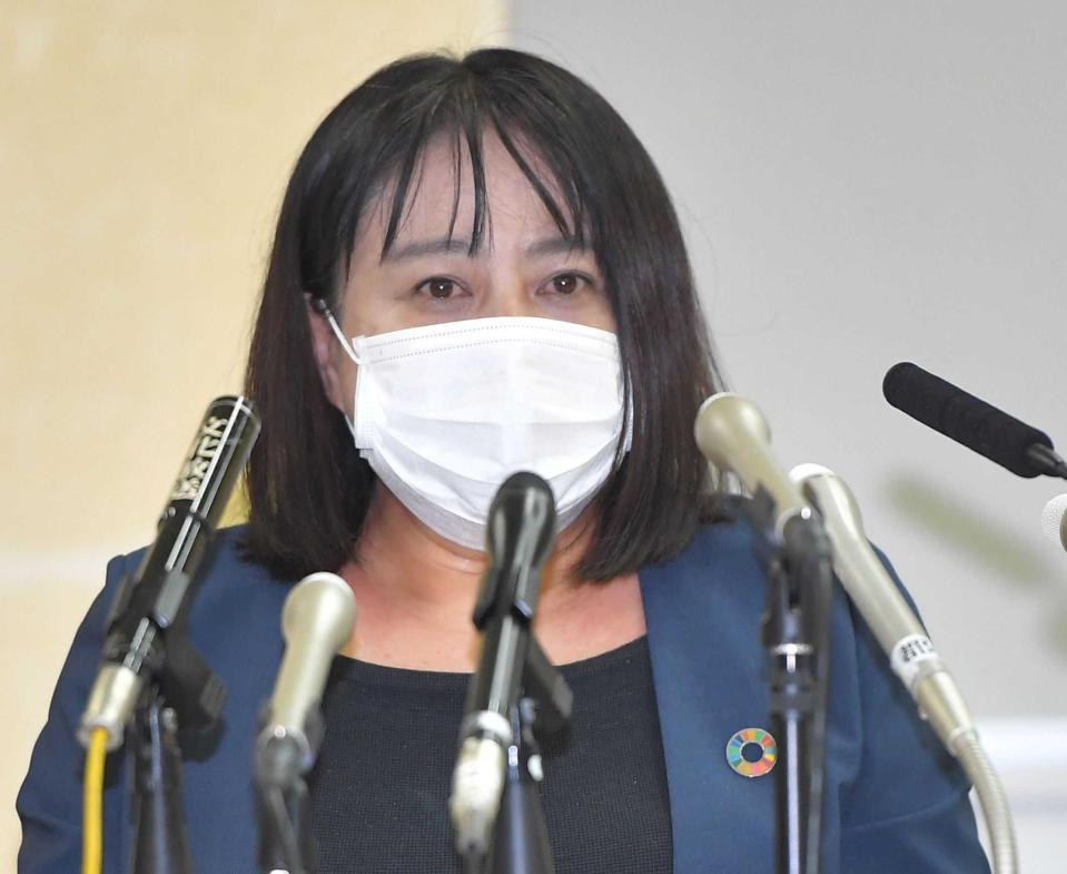 　辞職会見する木下富美子都議＝２０２１年１１月２２日、東京都庁