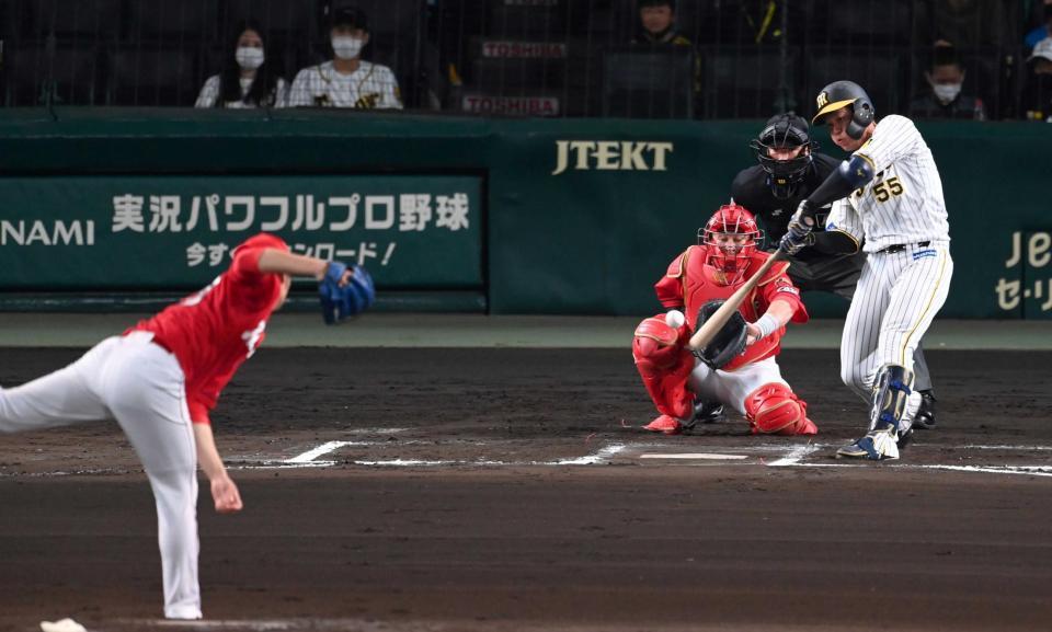 　６回、左前へ安打を放つ陽川。投手・床田