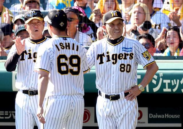2025 阪神タイガース 藤川球児 キャンプ限定 沖縄風 Tシャツ