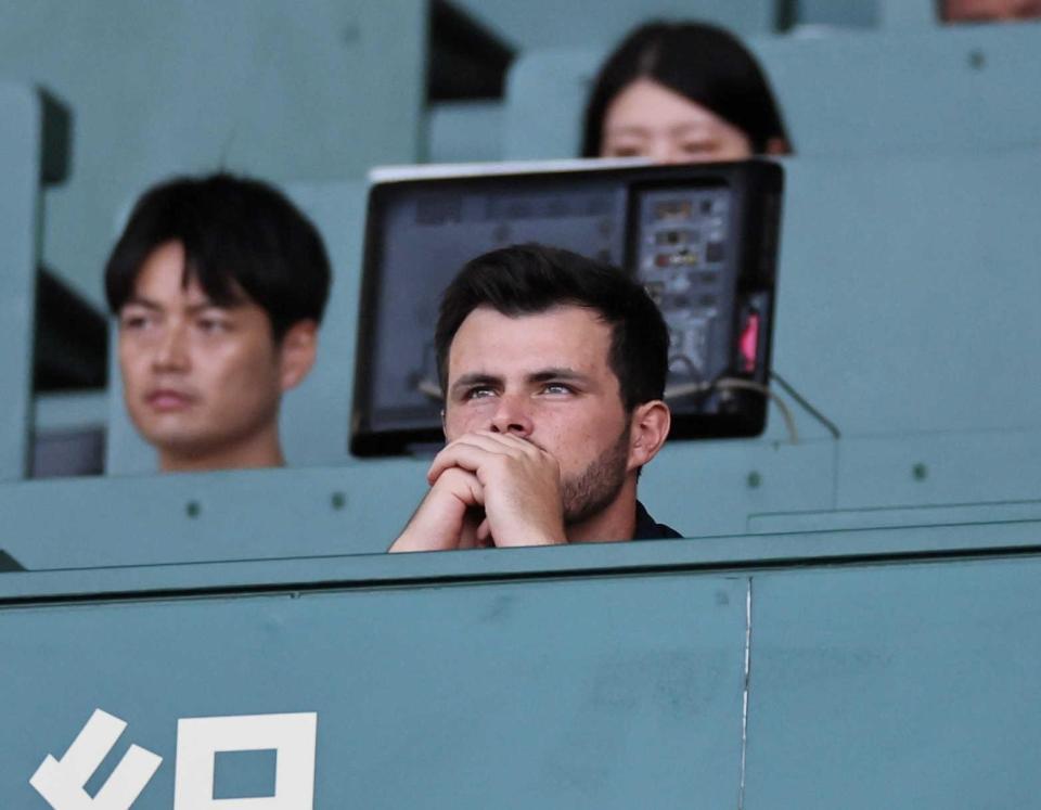 　試合を見るハートウィグ