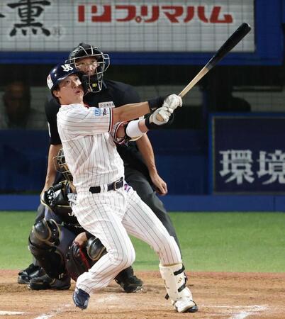 　２回、先制ソロを放つ山田（撮影・金田祐二）