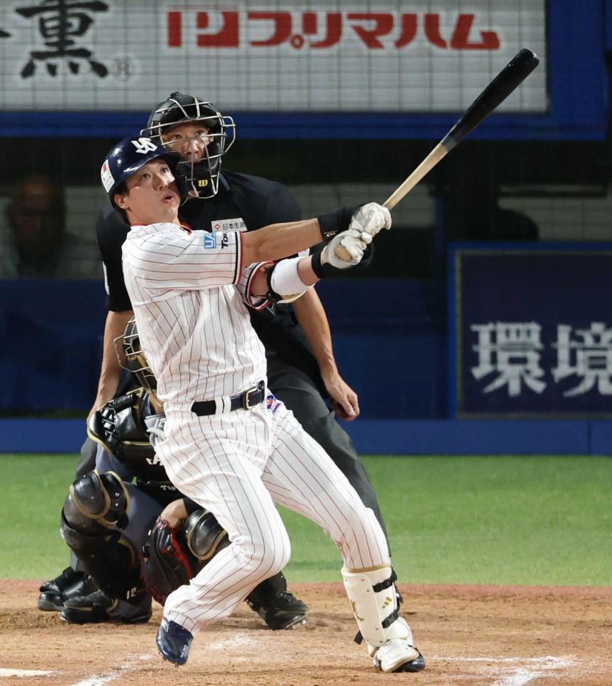 　２回、先制ソロを放つ山田（撮影・金田祐二）