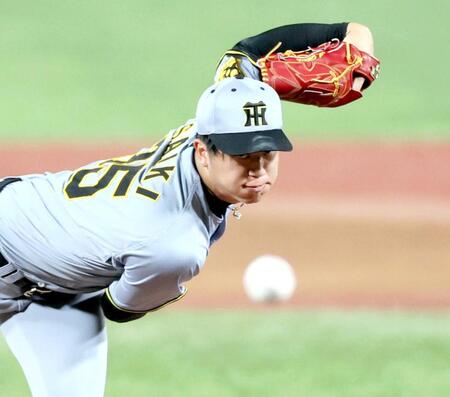 　先発し、投げ込む才木