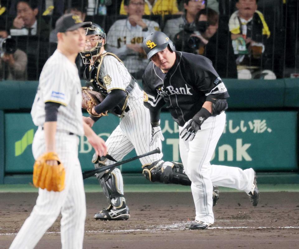 　５回、遊ゴロに倒れる山川。投手大竹